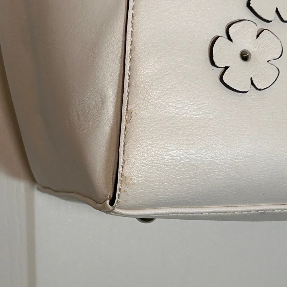 Vera Wang White Floral Baymar Tote